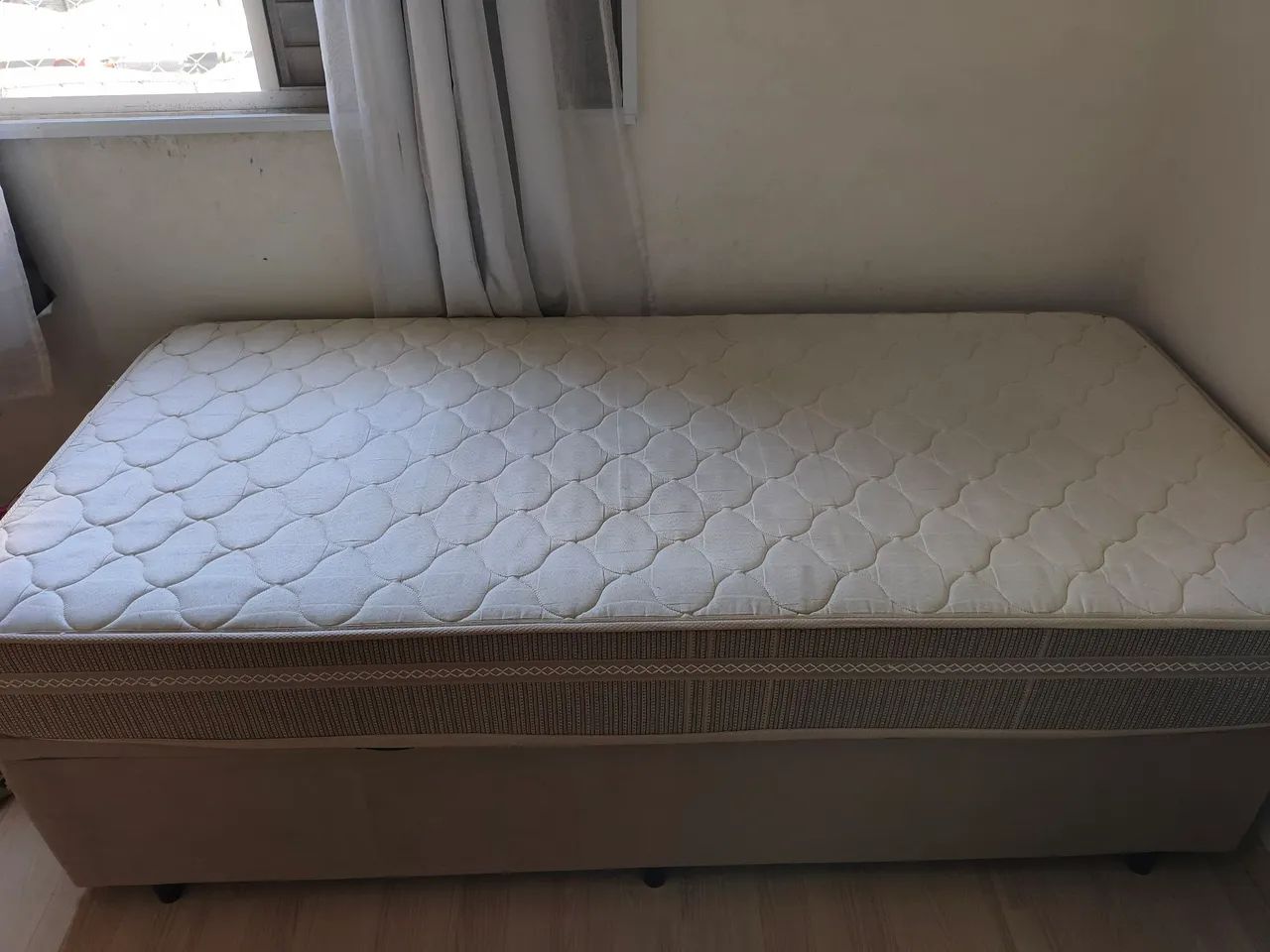 Cama box baú solteiro 
