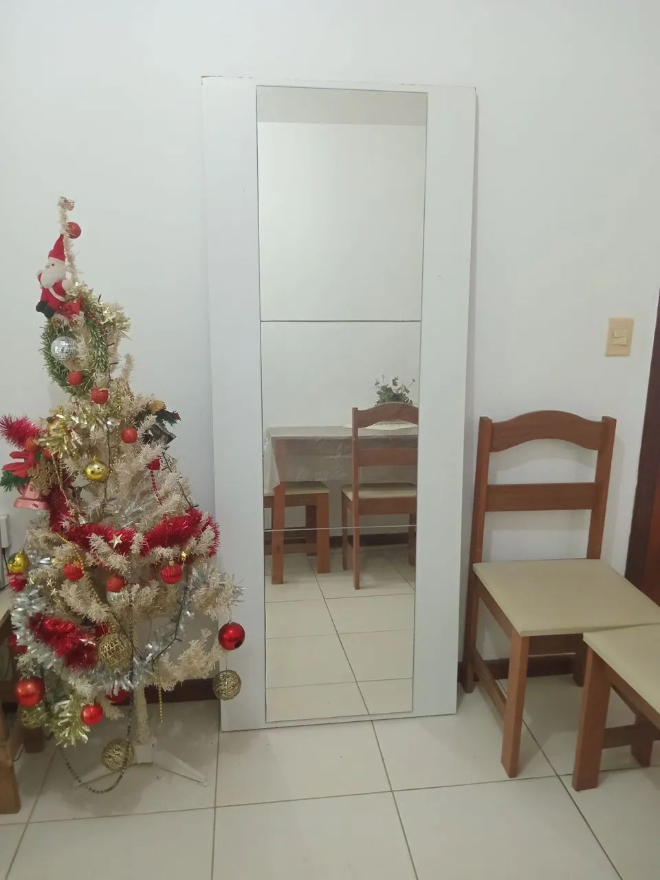 Espelho com moldura de compensado branco 180×47 com no total de espelho junto com a moldur