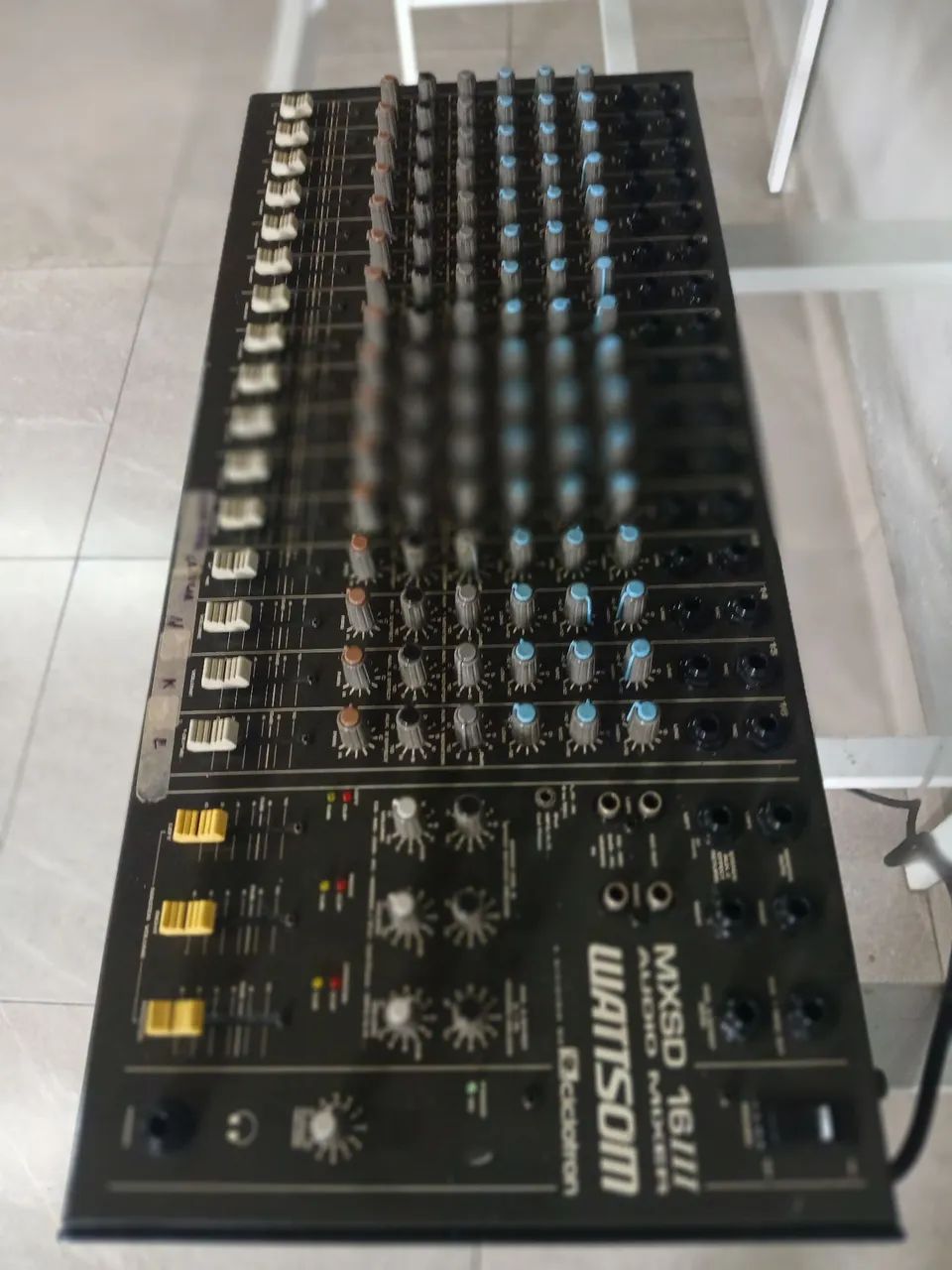 Mesa de som 16 canais 