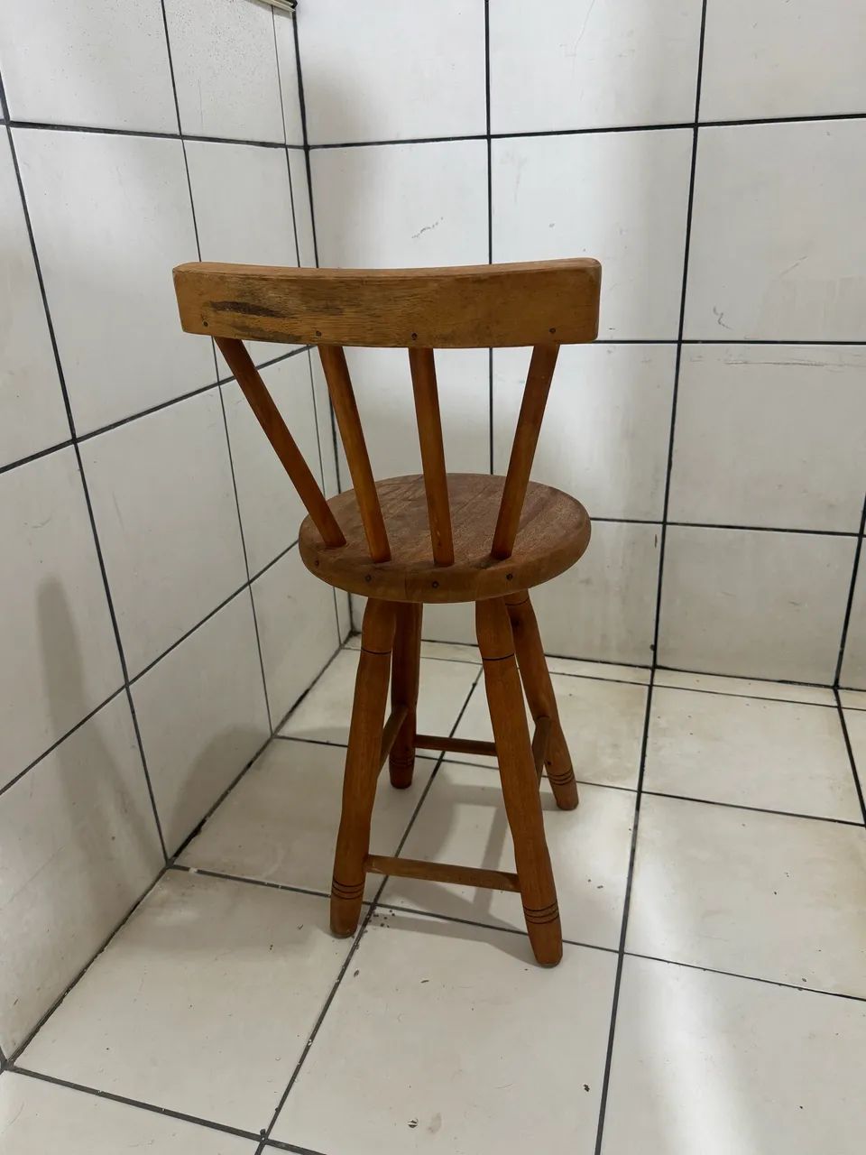 2 Bancos de Madeira com Encosto - Tamanhos Diferentes - Foto 3