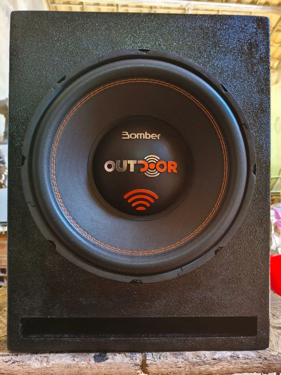 Caixa subwoofer Bomber Outdoor 12 polegadas 300 Rms Nova
