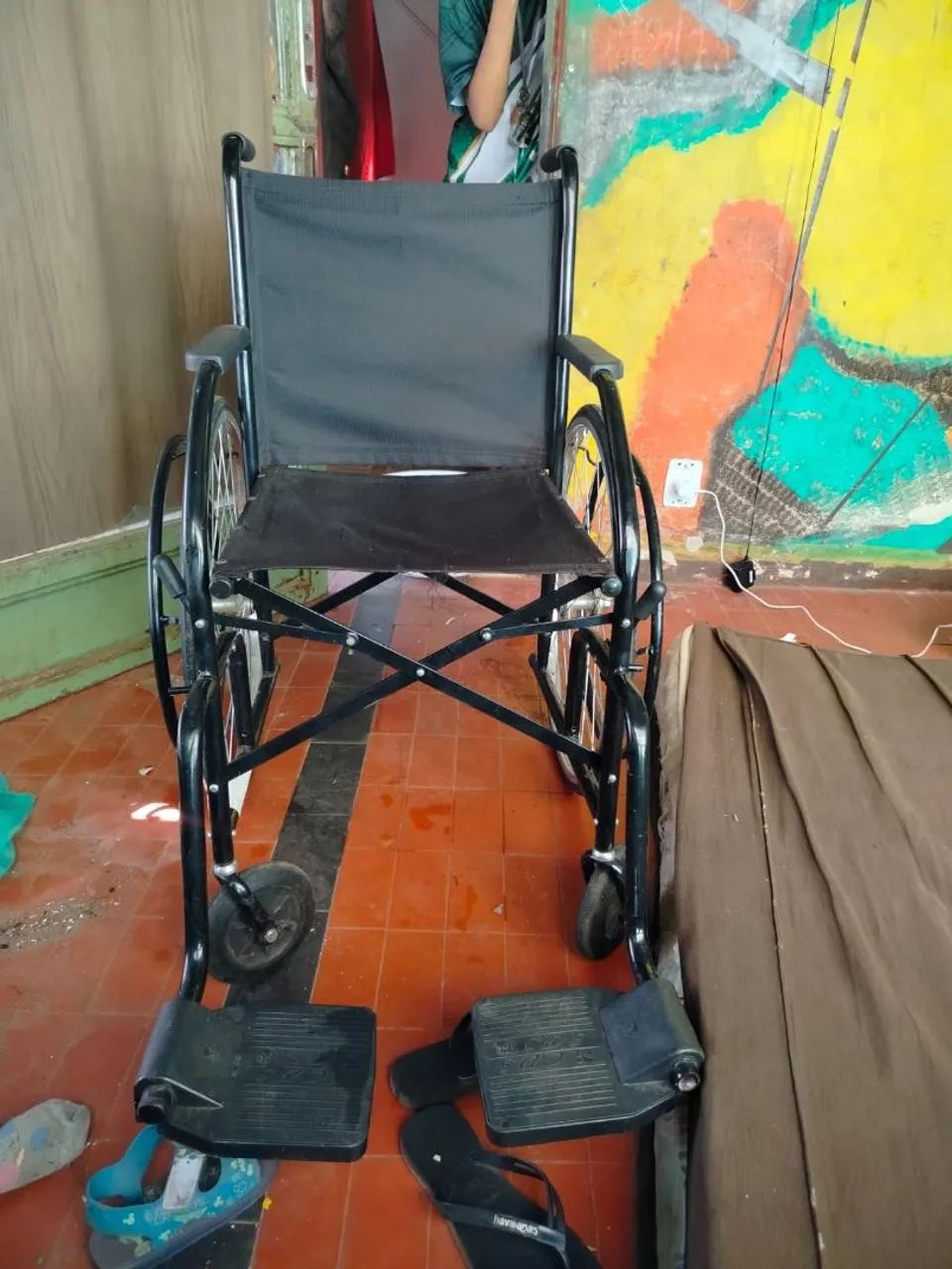 Pra sair logo cadeira de rodas Nova  - Foto 3