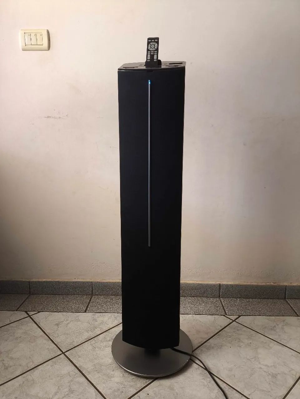Caixa torre importada Philips DC570 com controle 