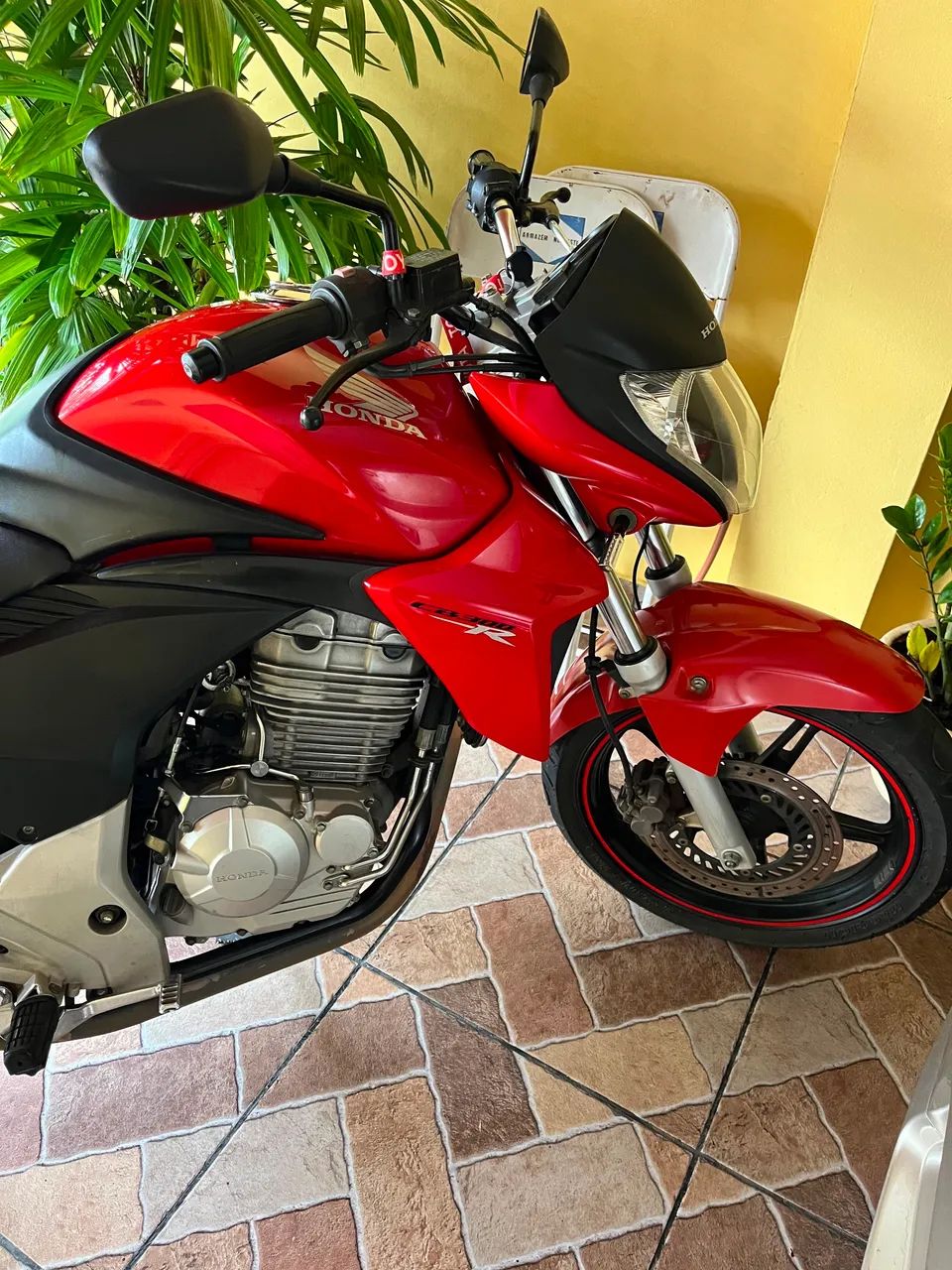 Vende se CB 300