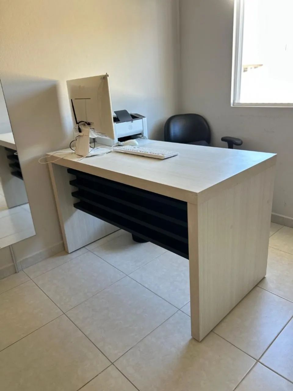 Mesa de Escritório - Ideal para Consultório