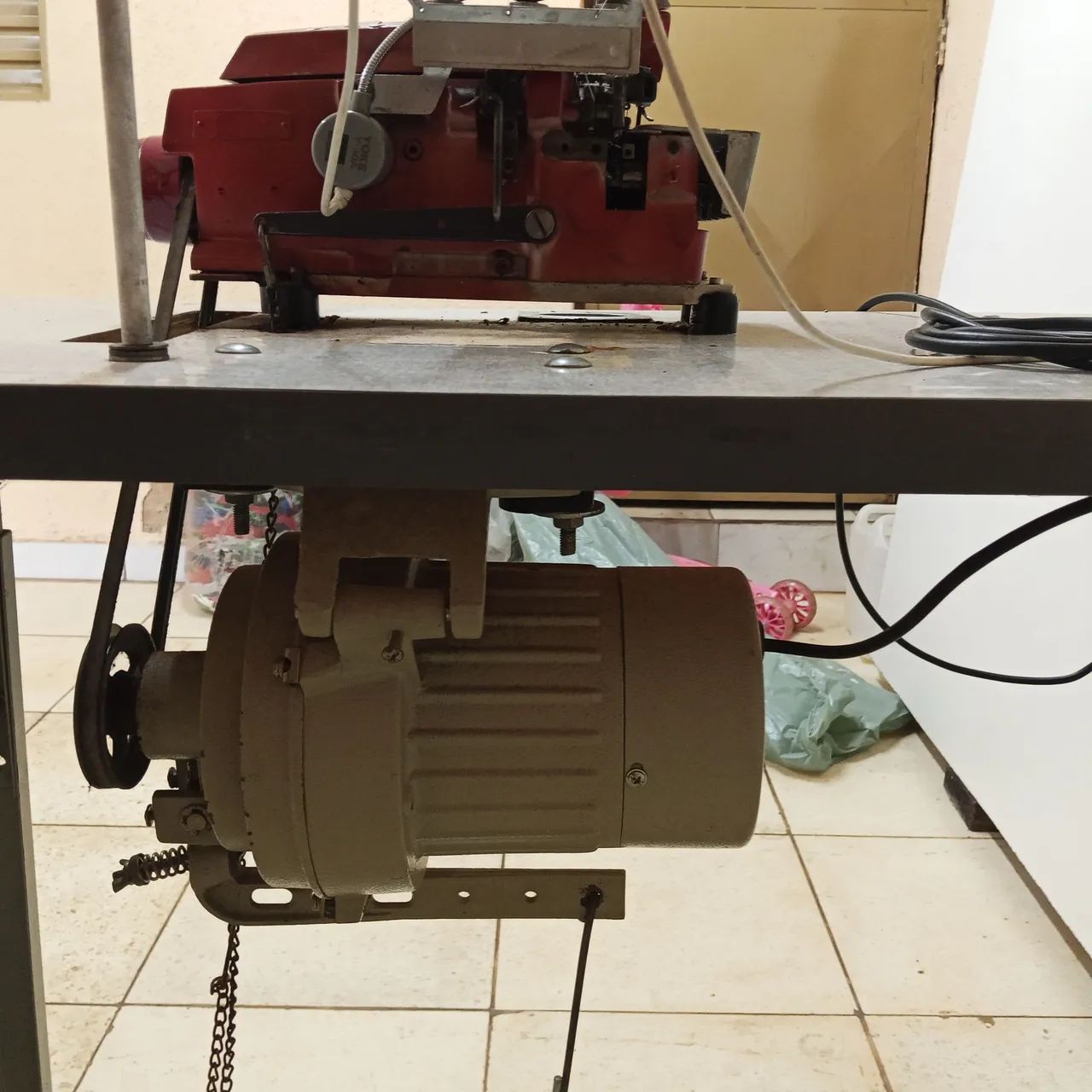 Máquina overlok  - Foto 3