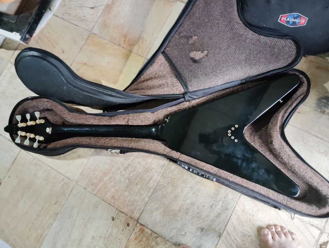 Guitarra Epiphone Flying V Coreana com captador Gibson e soft case - Foto 3