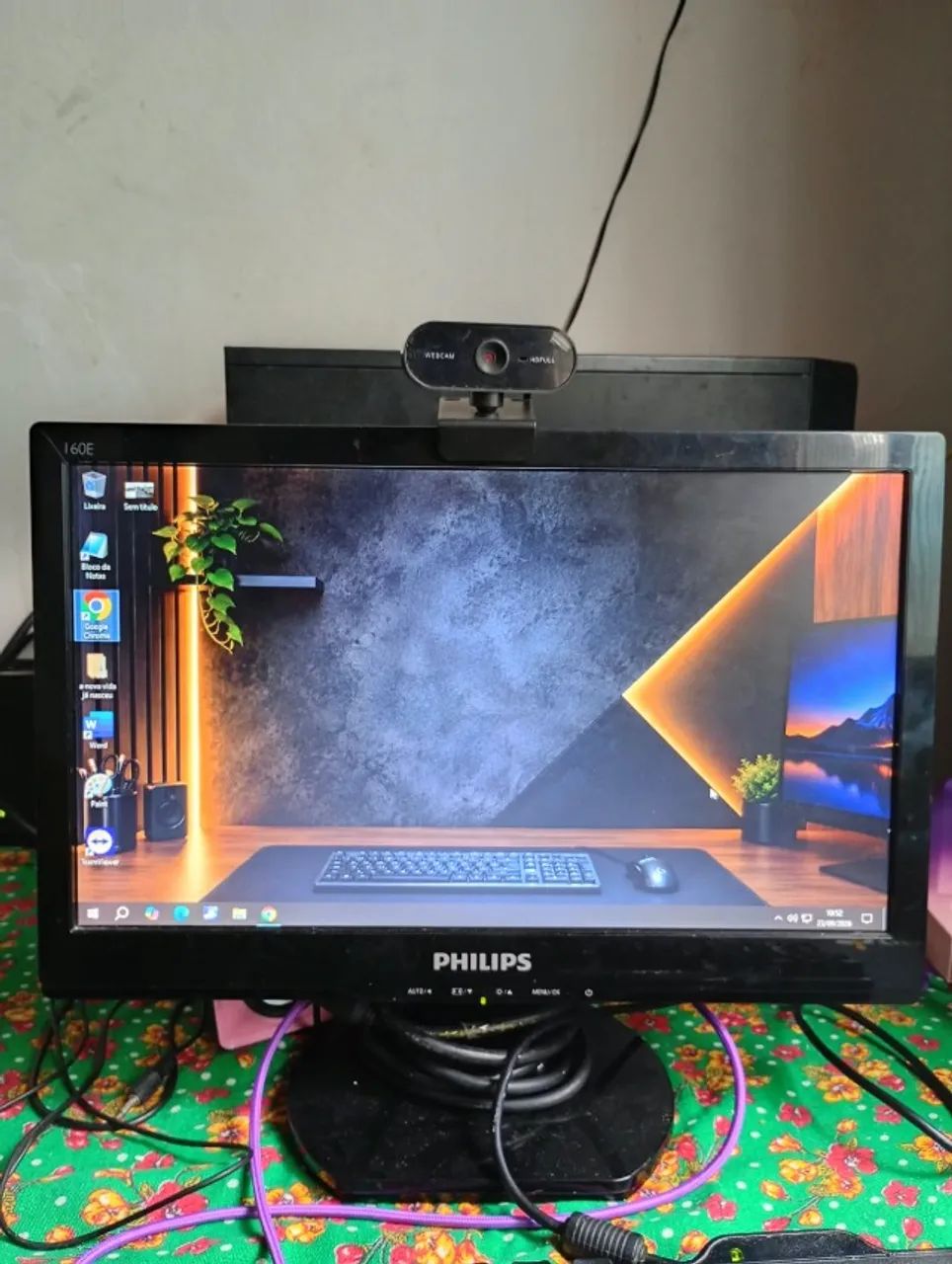 MONITOR PHILIPS 16,5" WIDESCREEN , CABO DE FORÇA E CABO DE VÍDEO - PERFEITO ESTADO