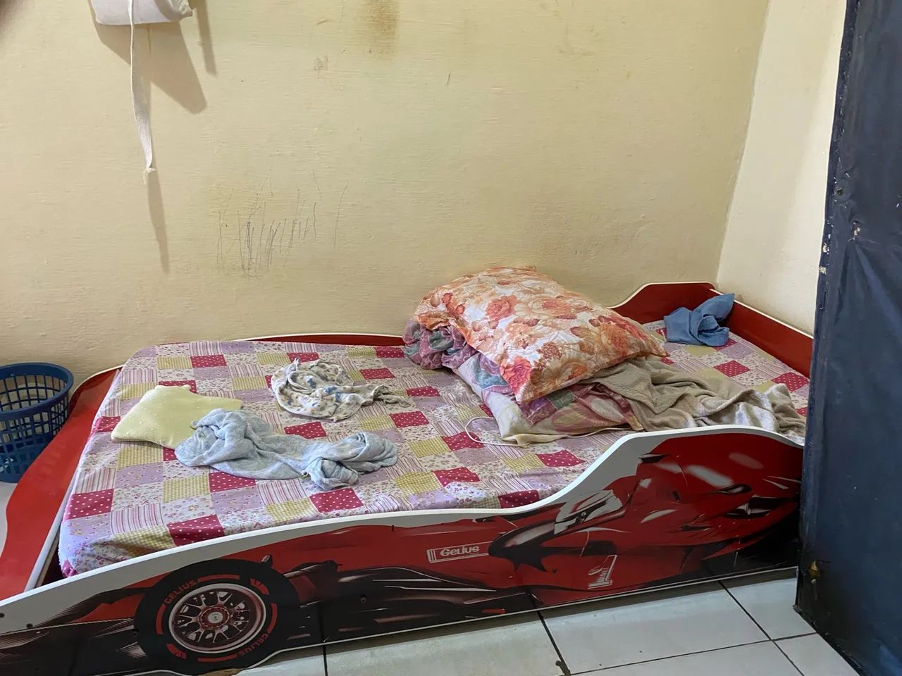 Cama de criança com tema 