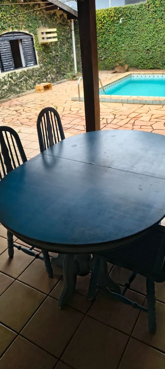 Mesa e 4 cadeiras. Vintage. Madeira maciça. PREÇO PRA VENDER! - Foto 4