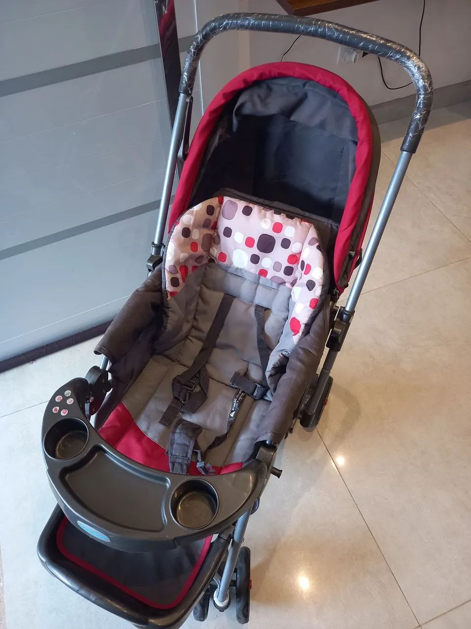 Carrinho com bebê conforto Cosco  - Foto 3