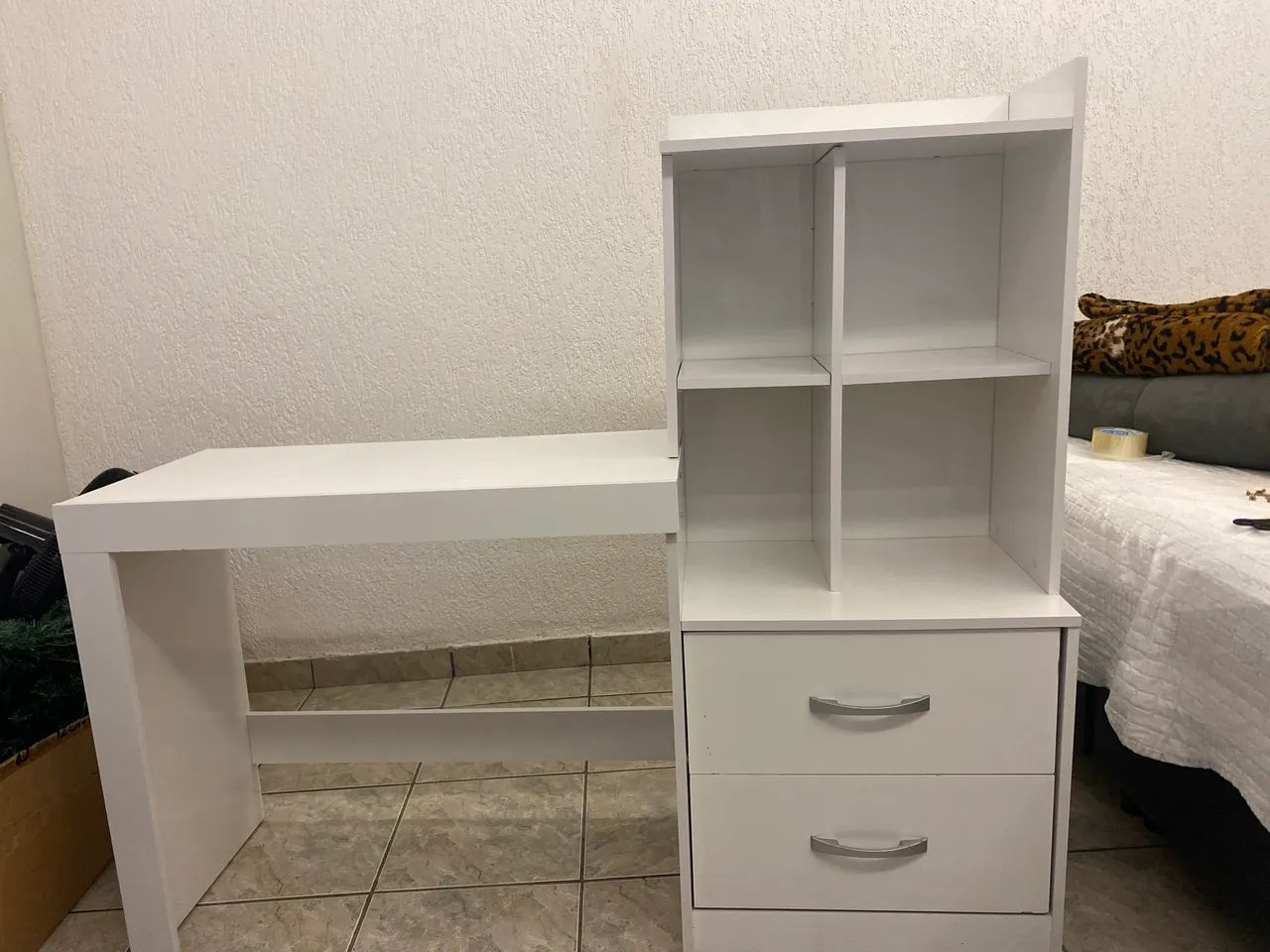 ESCRIVANINHA SEMI-NOVA 