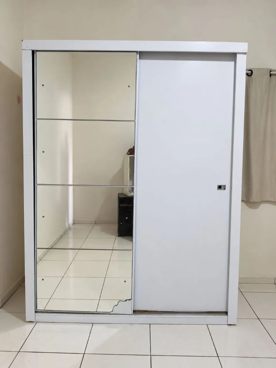 Vendo guarda roupa retirar amanhã.