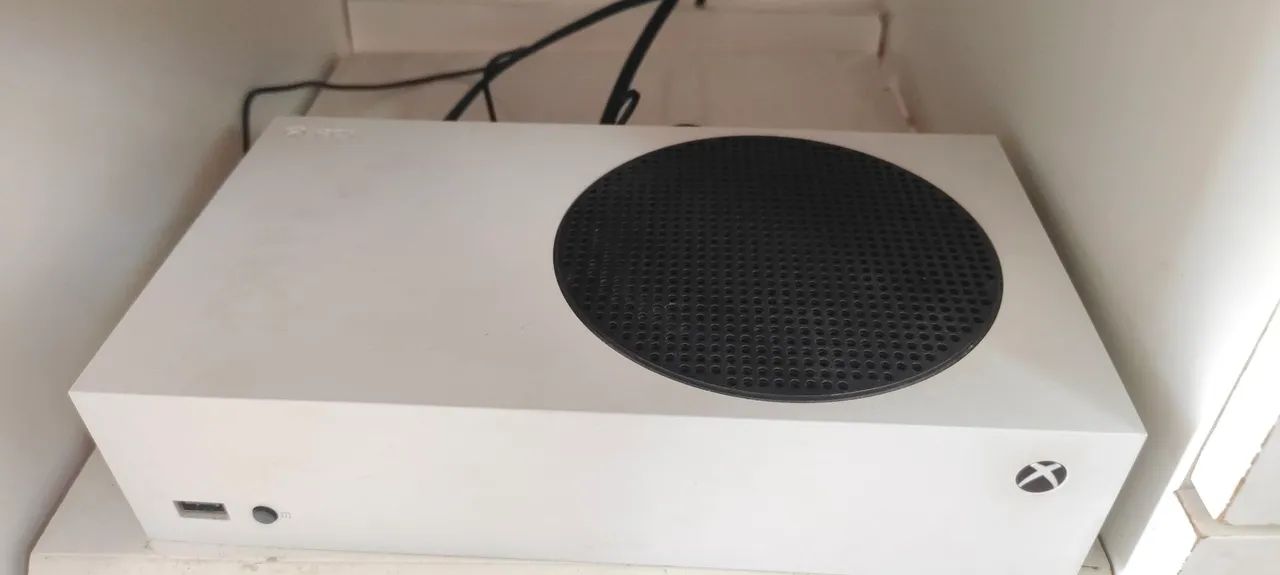 Xbox séries s em perfeito estado com 2 controles  - Foto 2