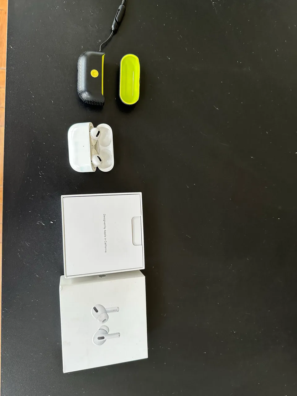AirPods Pro 2 (Lightning) Modelo A2699 - Case + Lado Esquerdo