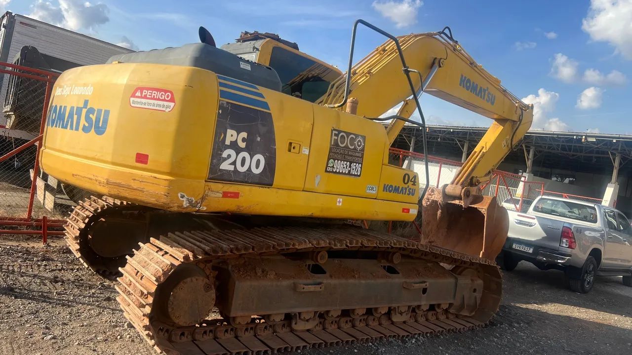 Escavadeira Komatsu PC 200 2011 