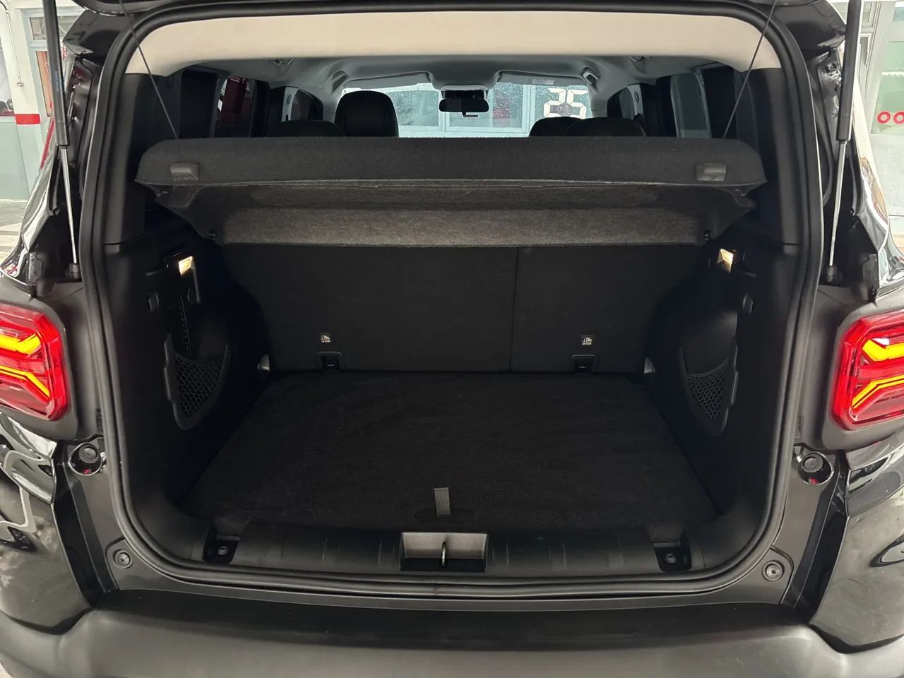 Jeep Renegade Long. T270 1.3 TB 4x2 Flex Aut., foto 14 de 18