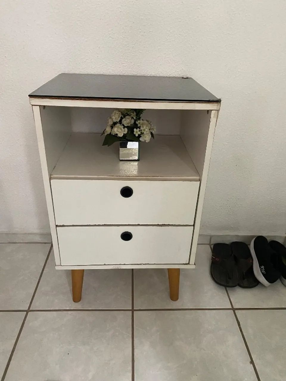 Criado mudo com gavetas 