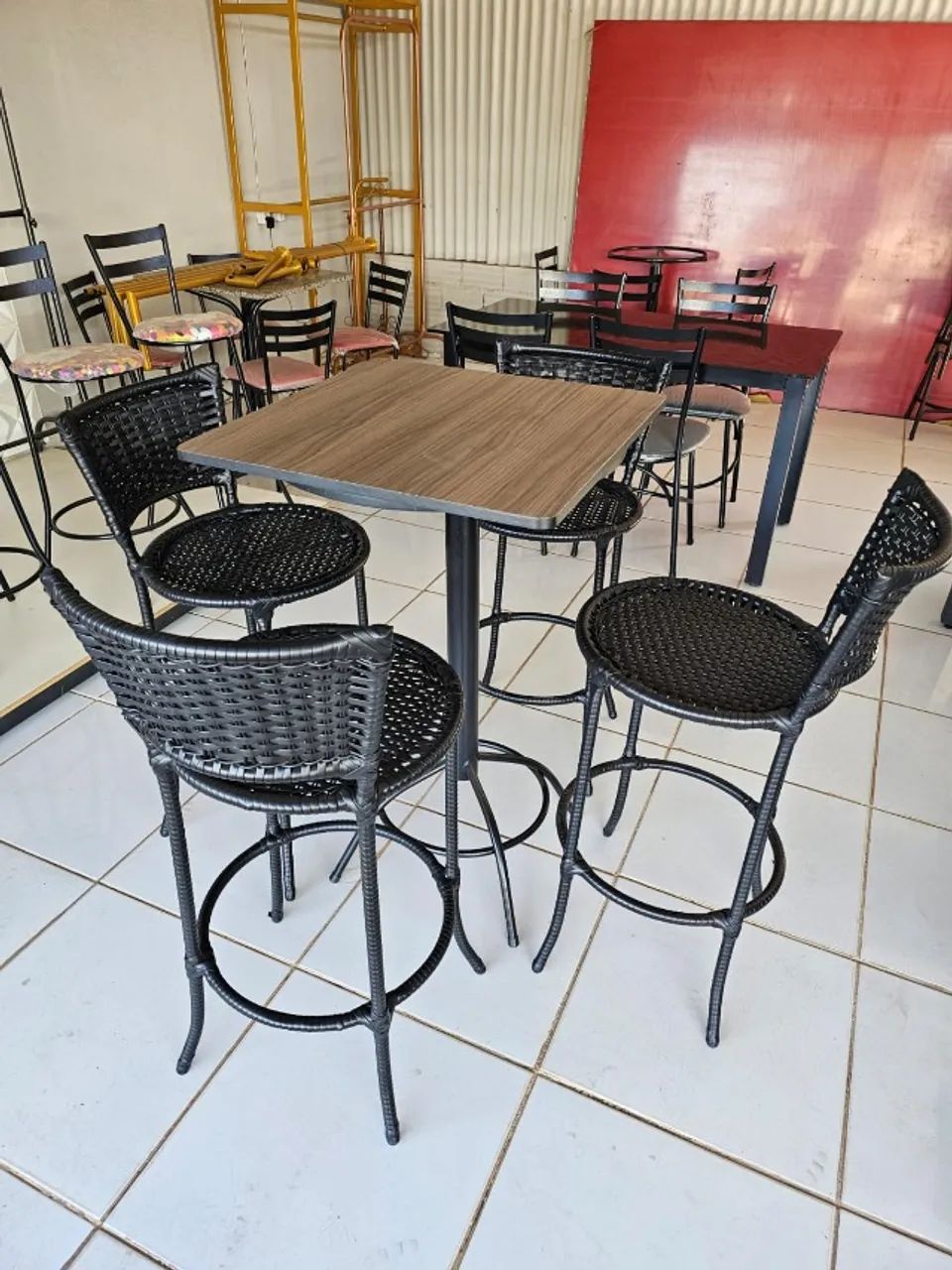 Jogo de mesa com 4 cadeiras65082642696194120