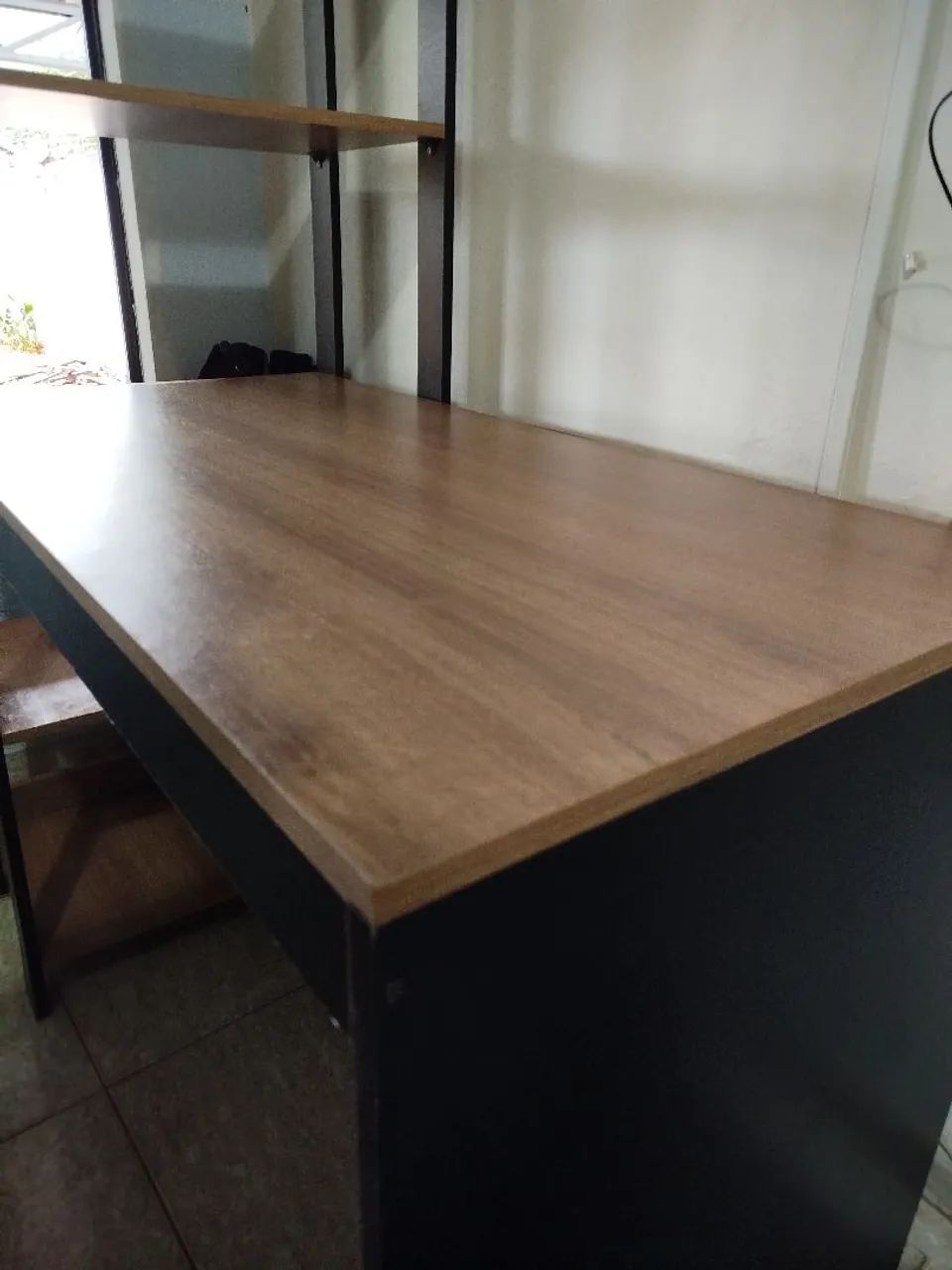 Escrivaninha Com Estante  - Foto 2