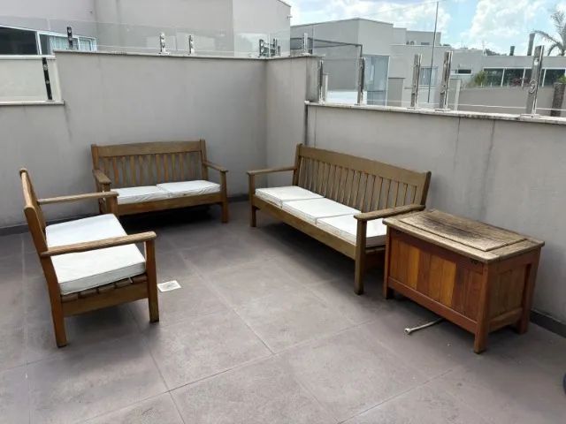 CONJUNTO DE SOFÁS EM MADEIRA - 3 PEÇAS - Foto 2