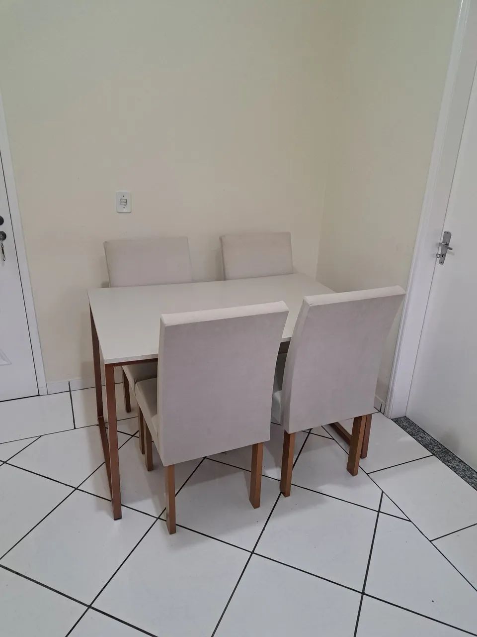 Mesa com 4 cadeiras - Foto 3