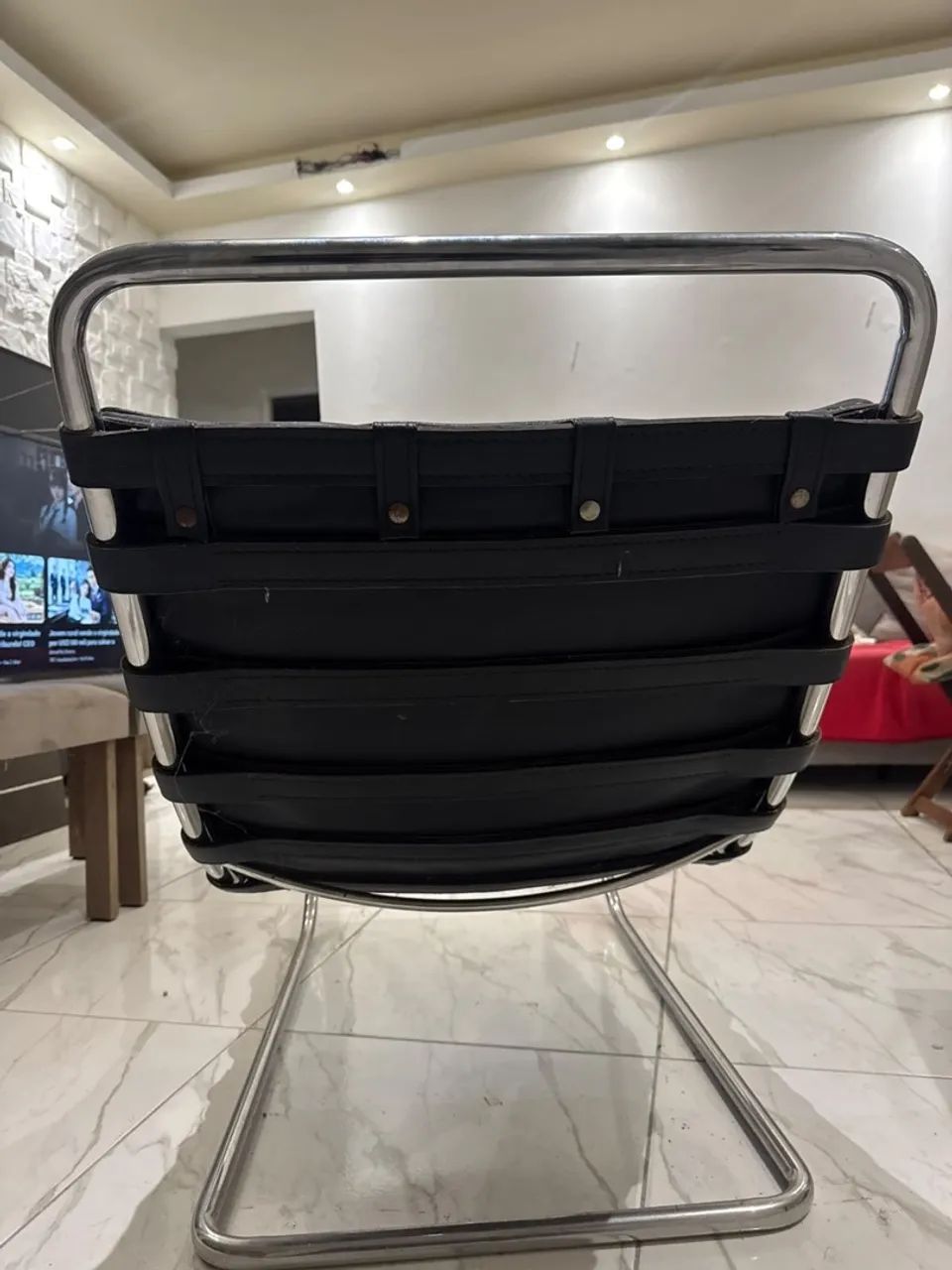 Cadeira de couro elegante  - Foto 4