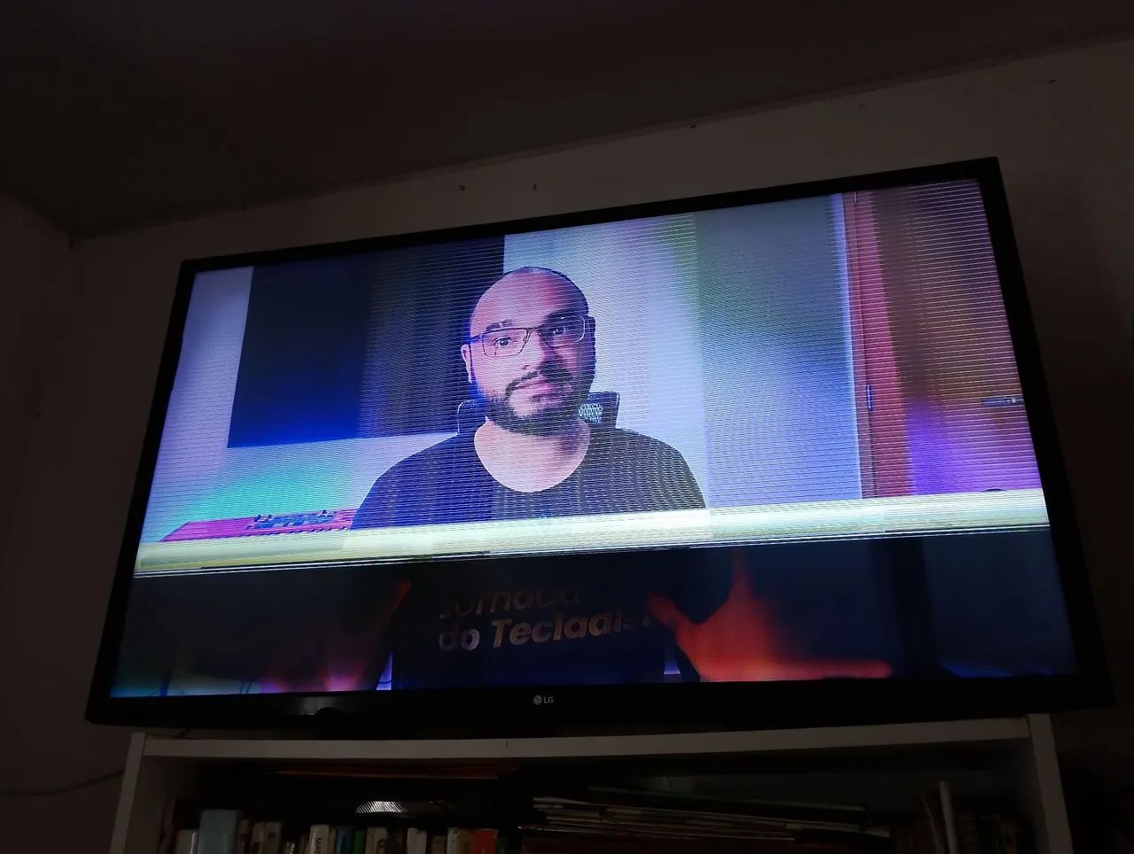 Vendo Tv LG 43 polegadas, com uma lista na tela que aparece e desaparece  - Foto 4