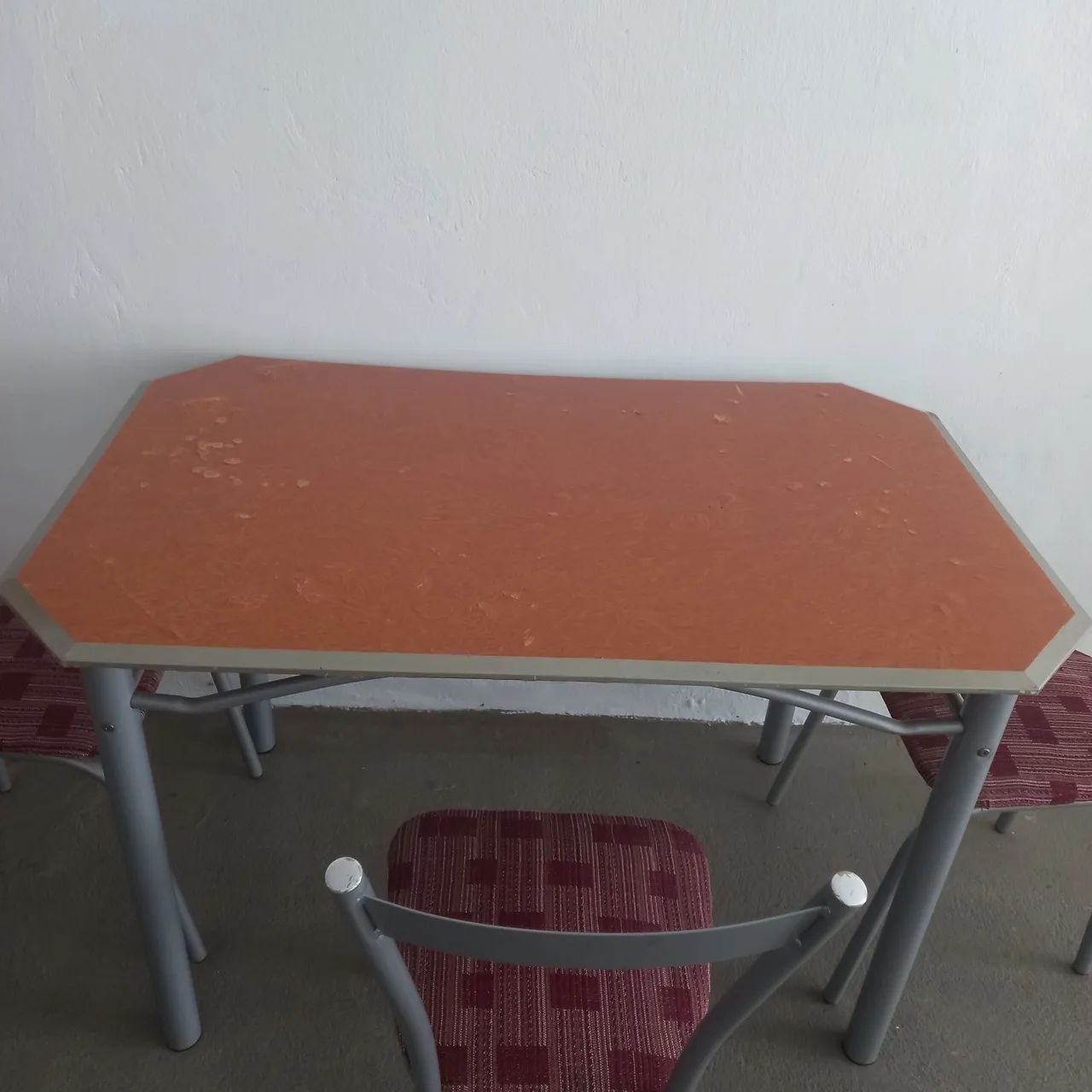 Vendo mesa com 3 cadeiras  - Foto 4