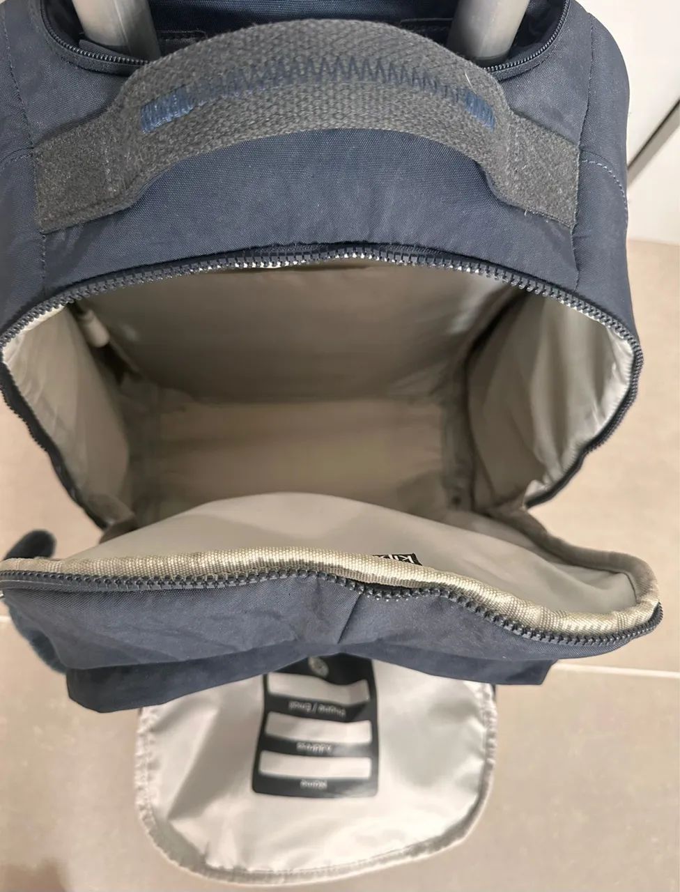 Mochila Kipling New Zea Azul Original com rodinhas 360° - Foto 2