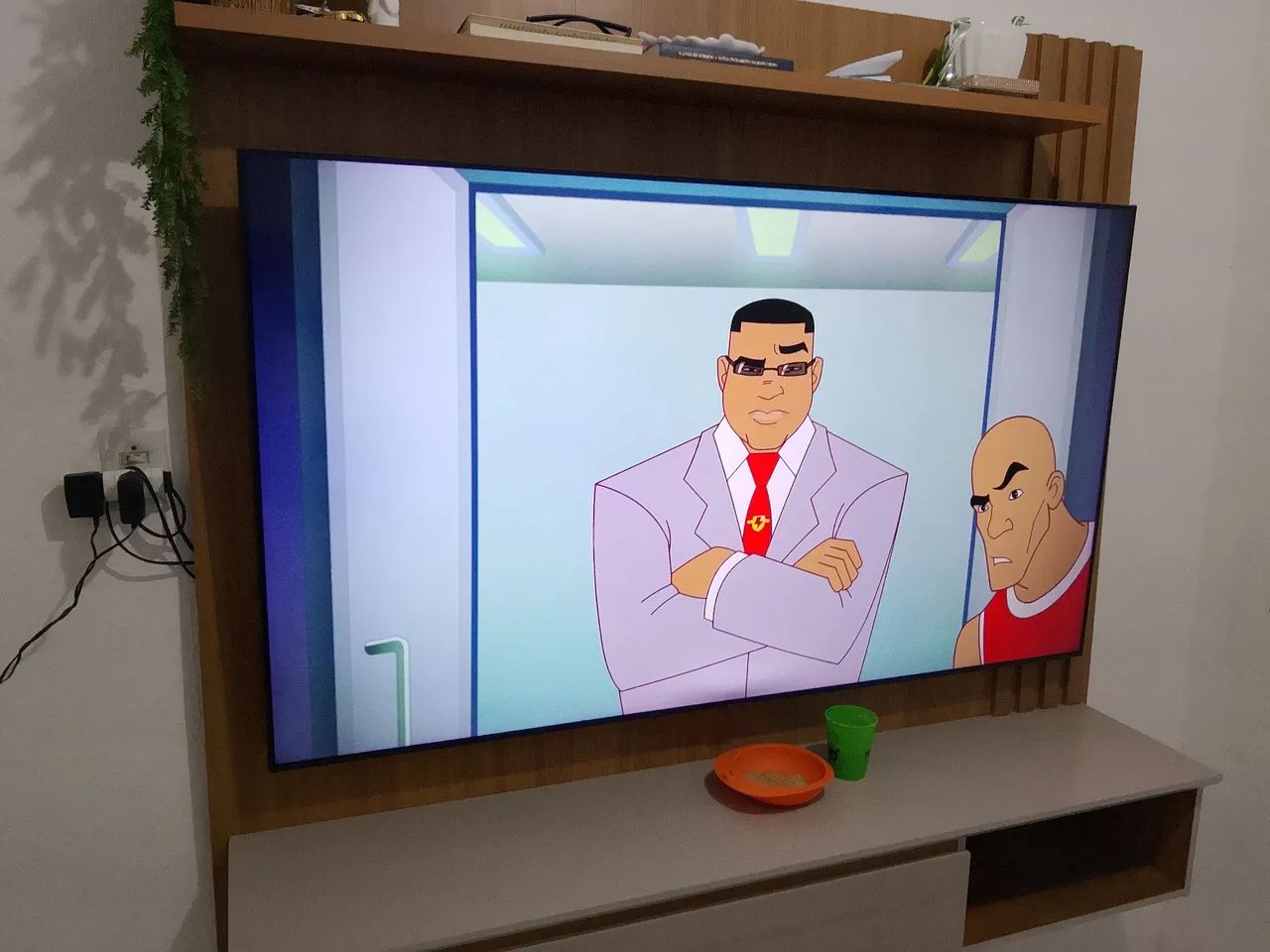 Ótima TV SAMSUNG 65P 4K  - Foto 4