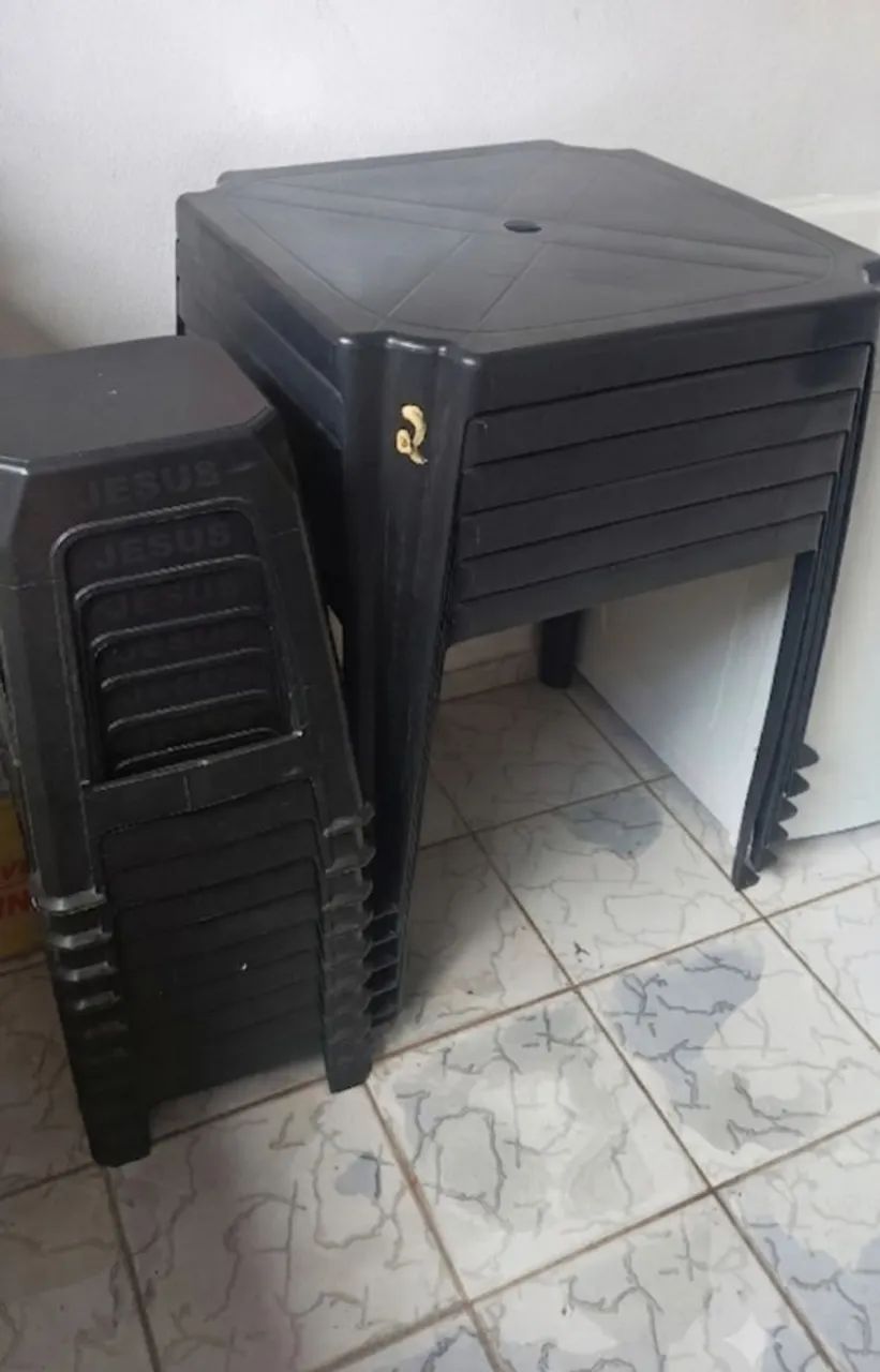 Conjuntos de mesas e banquinhos 