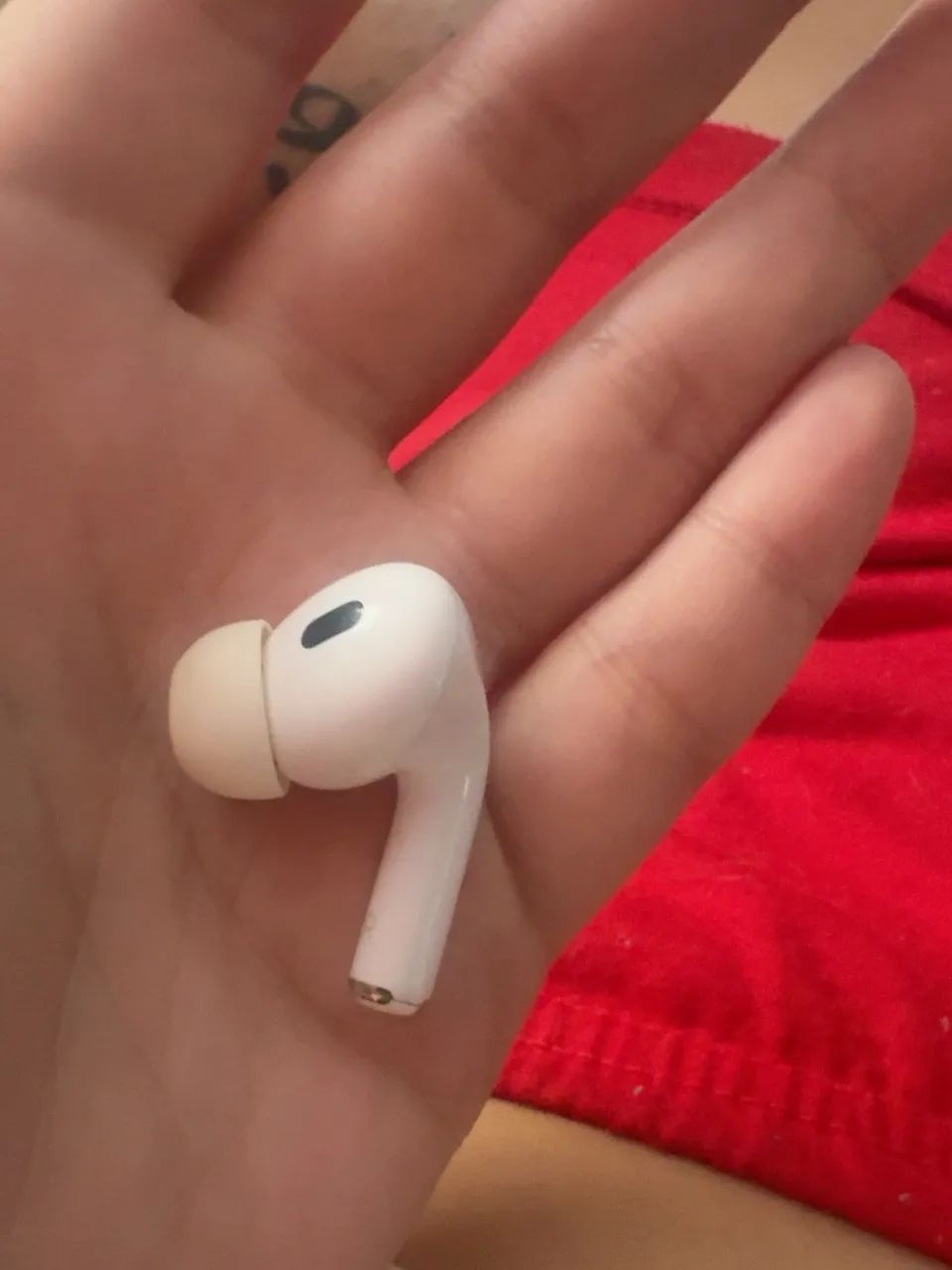 AirPods Pro 2ª geração - R$ 700,00  