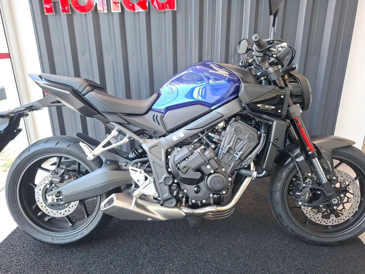 CB 650R E-CLUTCH 2027 - Foto 4