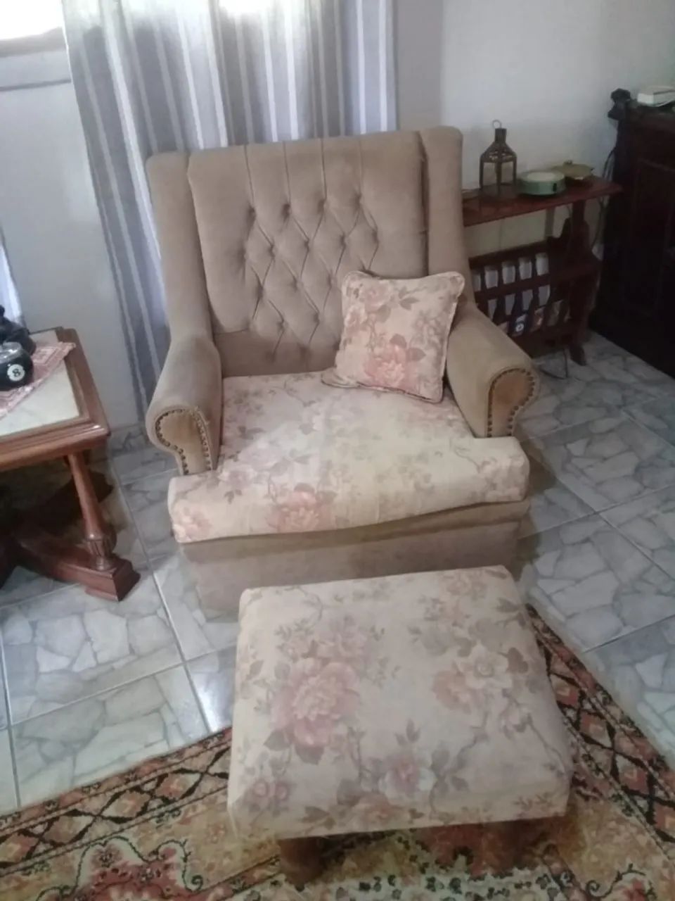 JOGO DE SOFA ACOMPANHA BANQUETA PARA OS PÉS