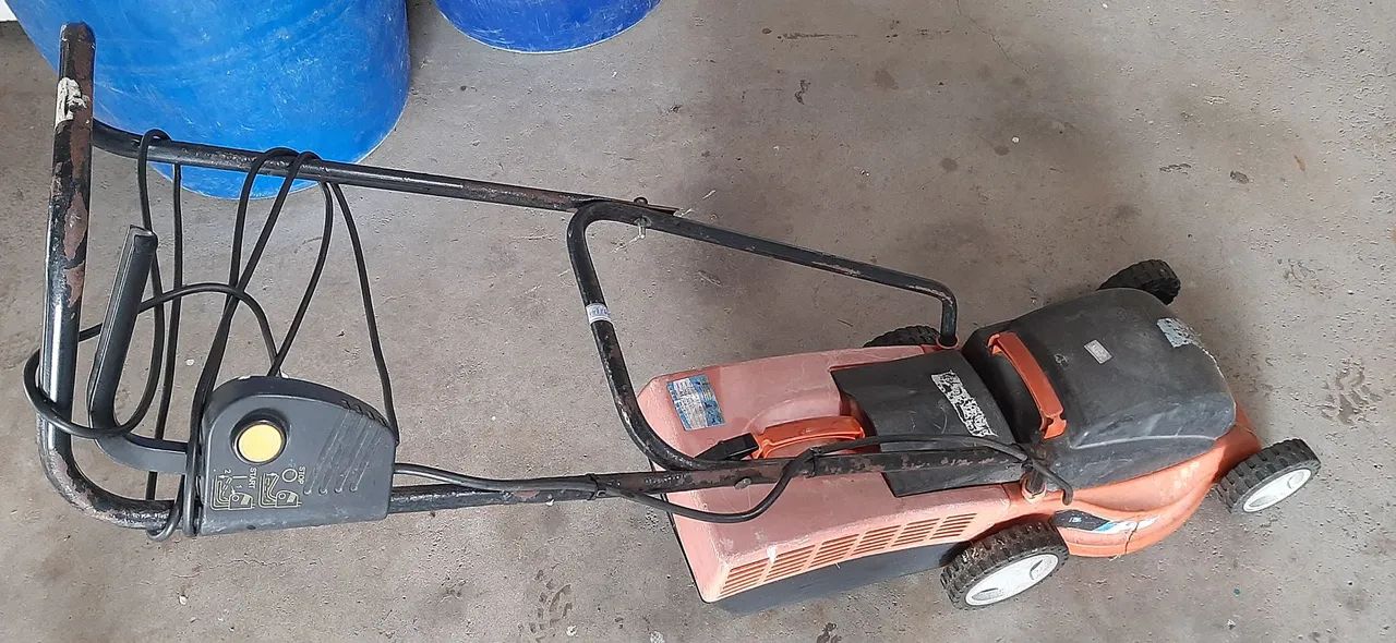 Máquina de cortar grama