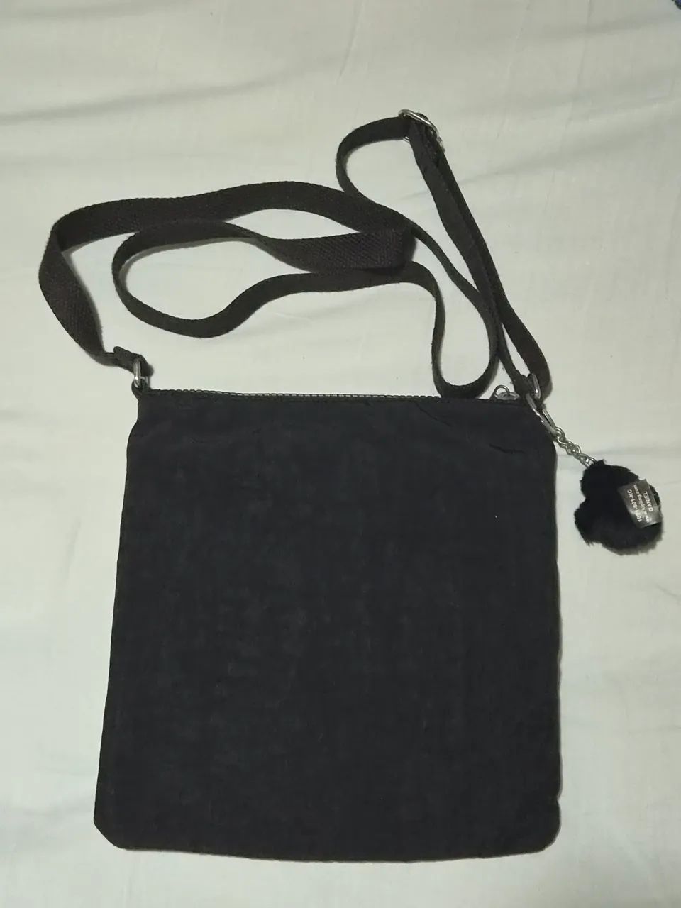 Bolsa Kipling Original Preta Transversal 3 Zíperes + Chaveiro Macaco - Foto 4