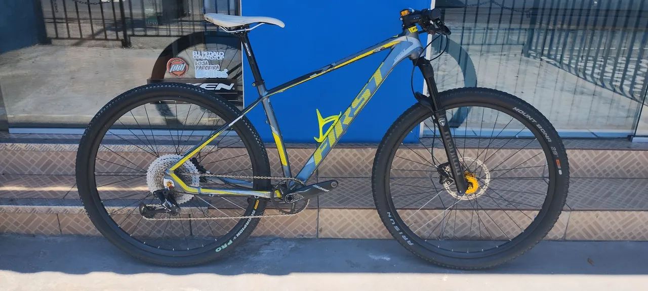 Bicicleta First aro 29