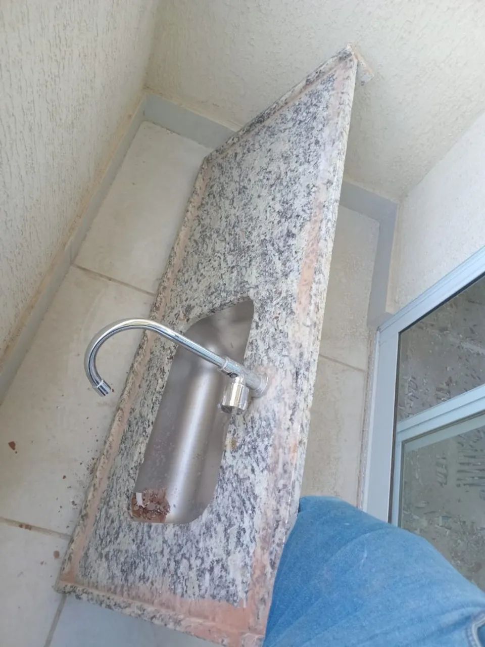 Vendo Porta de vidro de correr 1.50x 2.10,  E uma Pia de granito 1.20  cm