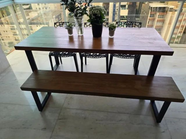 Mesa de madeira para varanda