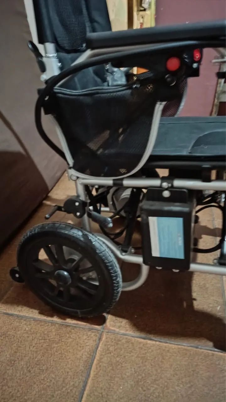 Cadeira de rodas elétrica - Foto 4