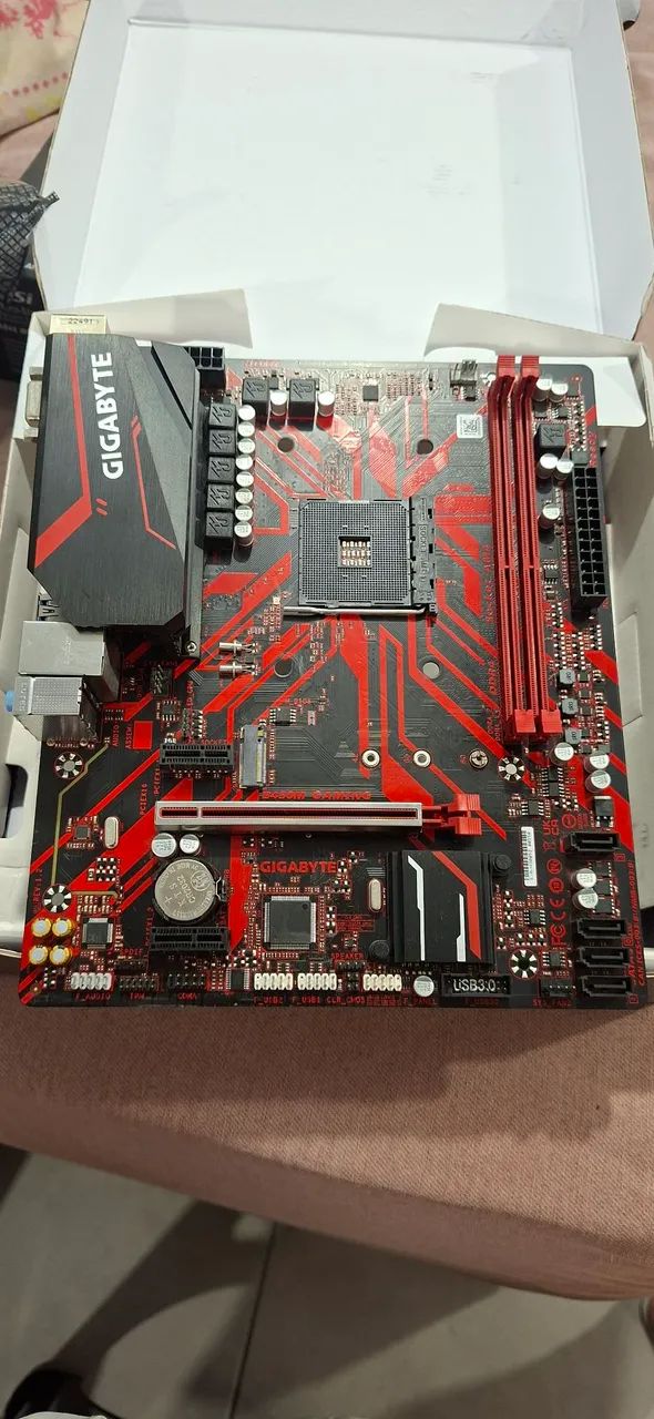 Placa mãe Gamer Gigabyte B450M Gaming AMD - Foto 2