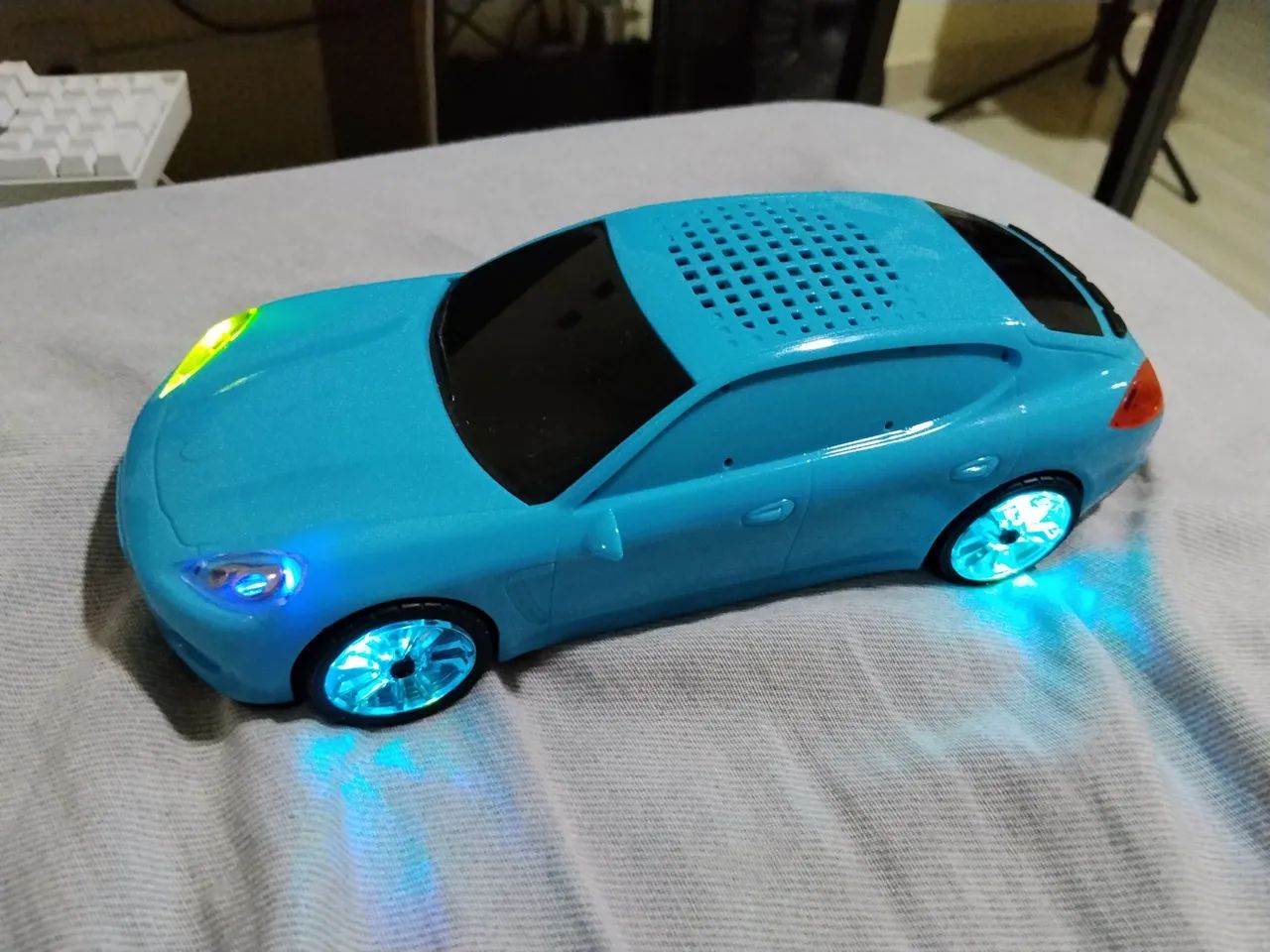 CAIXA DE SOM EM FORMATO DE CARRO - Foto 3