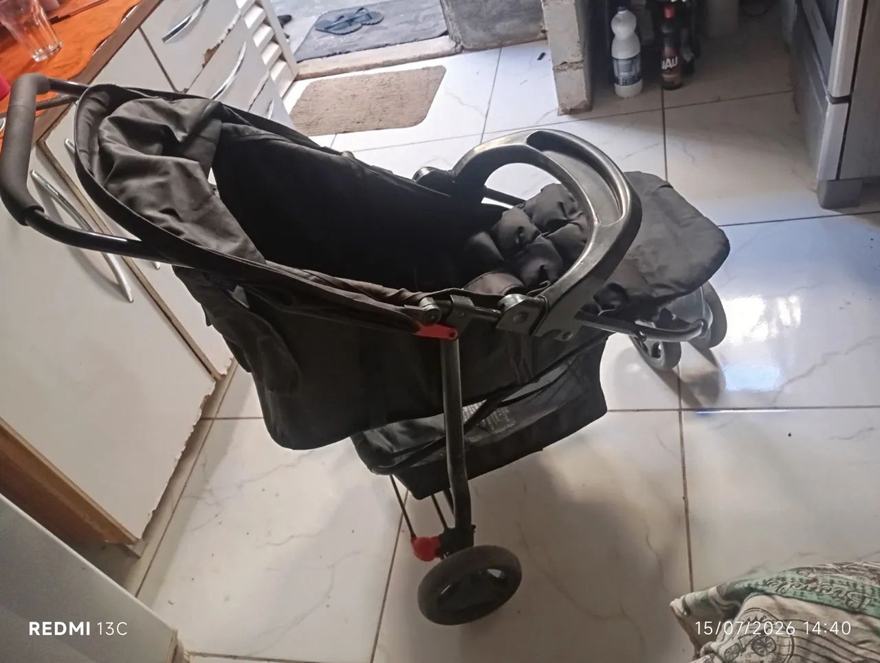 Vende-se carrinho de bebê e bebê conforto  - Foto 4