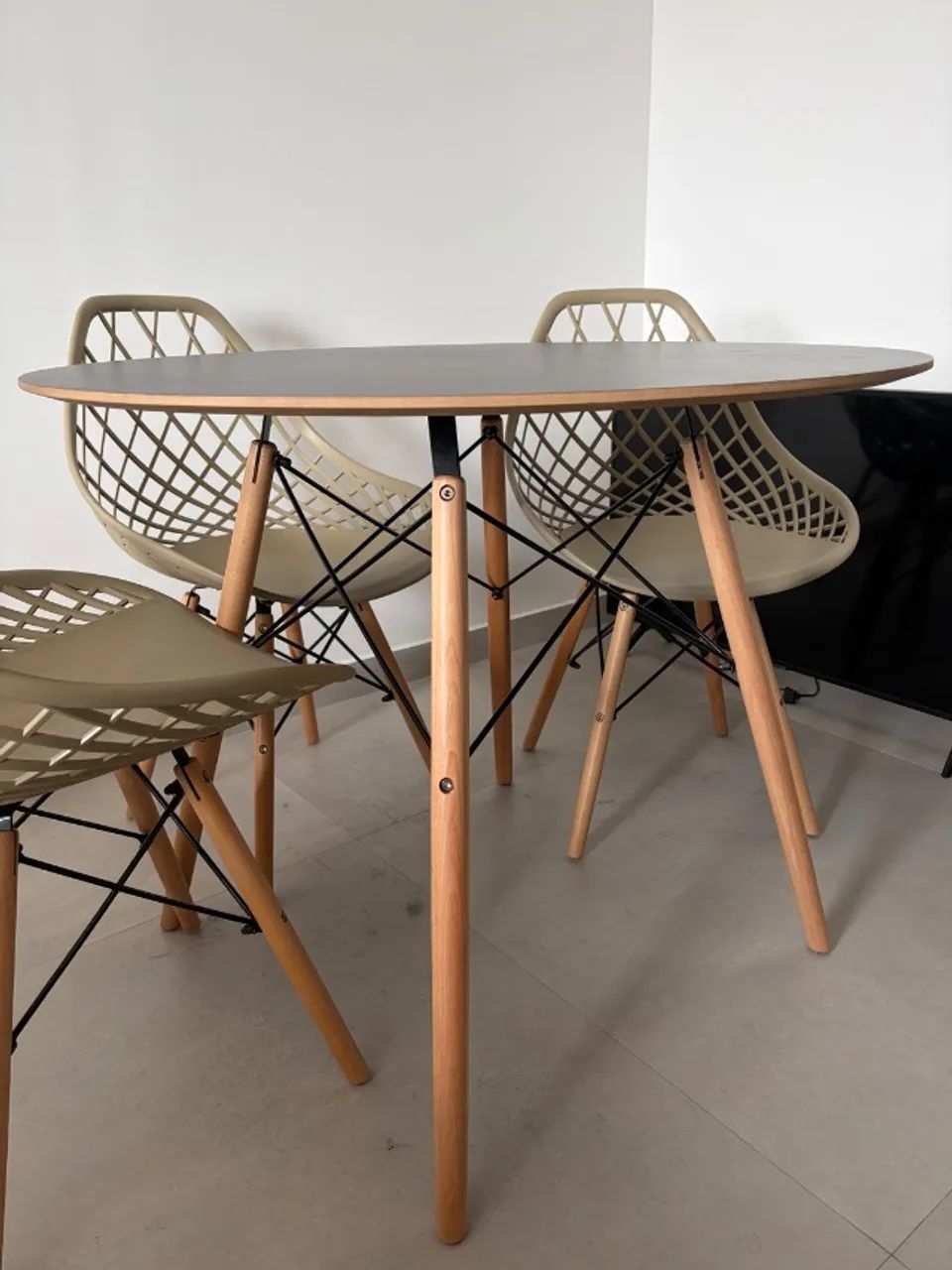 Conjunto de mesa com 4 cadeiras - Foto 4