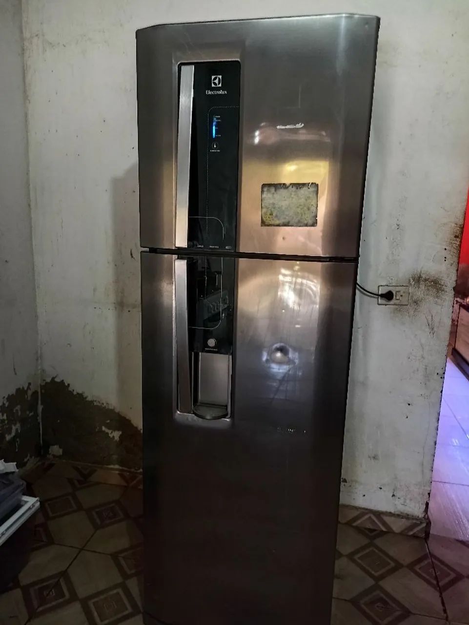 Vende se, geladeira com poblema