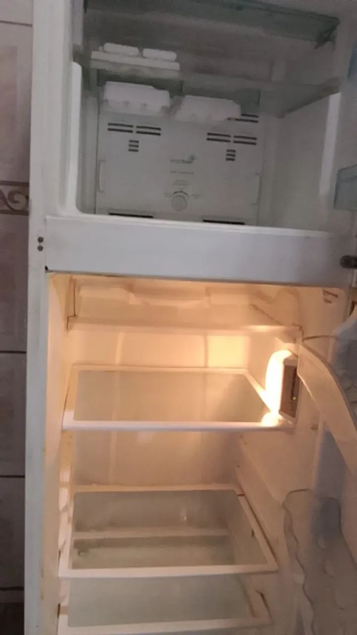 Geladeira da Consul gelo seco bem conservada 800 reais  - Foto 2