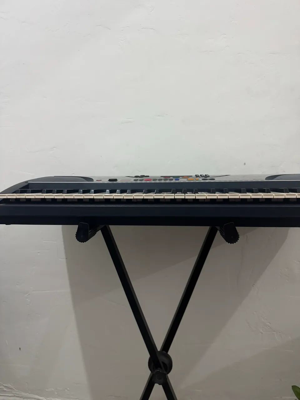 Teclado Yamaha PSR240 com pedestal e capa  - Foto 2