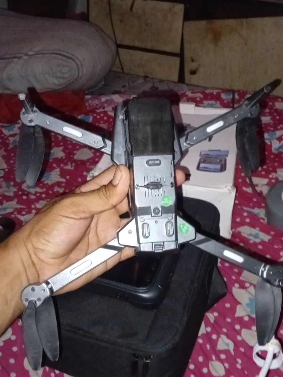 Drone l600 pro max controle com tela na caixa quinbo de 3 eixos  2 km de distância  - Foto 5