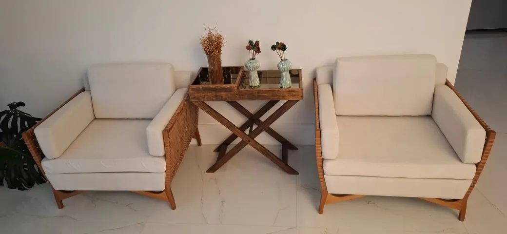 Par de poltronas com braço Cutiê em cedro e linho bege (perfeito estado) - Foto 2